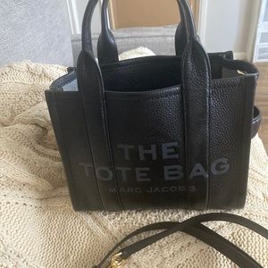 Black Marc Jacobs small the tote bag w/crossbody strap
